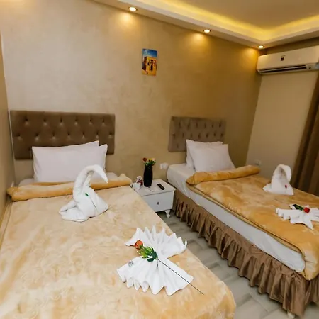 Venus Pyramids Inn - Top Roof Access W Free Break Fast Kafret el-Gabal Exterior photo