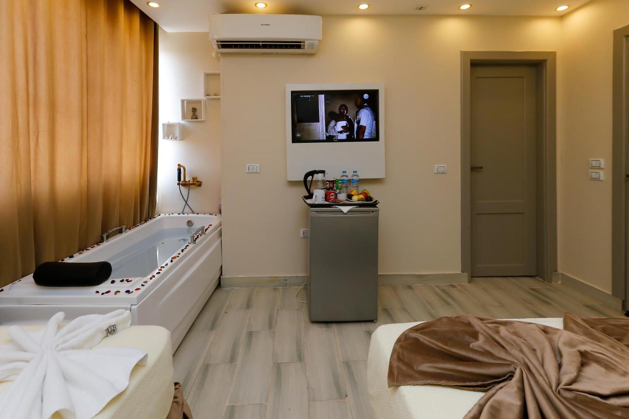 Venus Pyramids - Roof Access W Free Break Fast 3* Kafret el-Gabal
